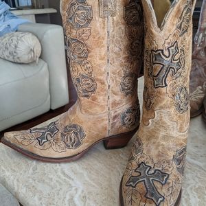Corral women's boots 8.5 western snip toe